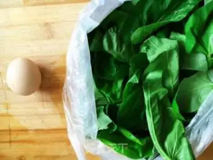 Make Empty cabbage egg soup step 0