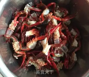Make Spicy lobster step 1