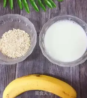 Make Banana milk oatmeal step 0