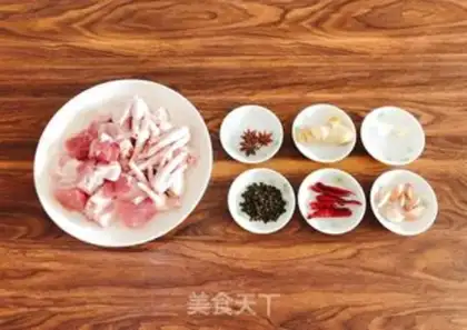 Make Red chicken claws with pork step 0