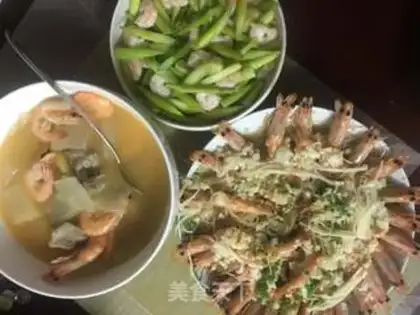 Make Garlic fans, gills, shrimp step 2