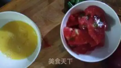 Make Tomato egg oak soup step 1