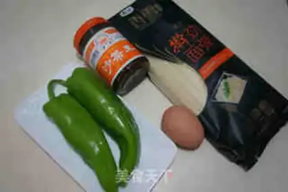 Make Sand and egg pepper noodles step 0