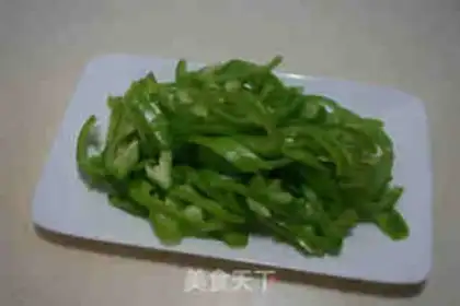 Make Sand and egg pepper noodles step 1