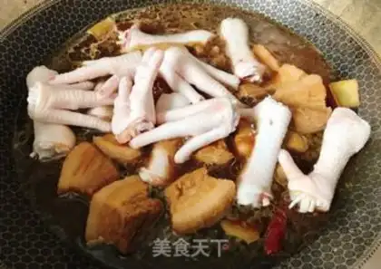 Make Red chicken claws with pork step 4