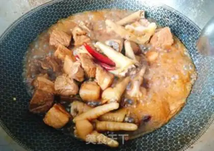 Make Red chicken claws with pork step 5