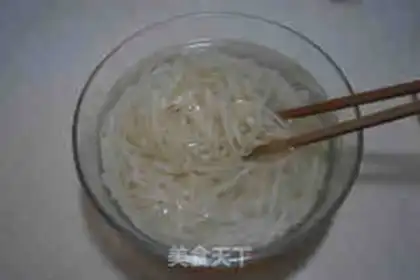 Make Sand and egg pepper noodles step 3