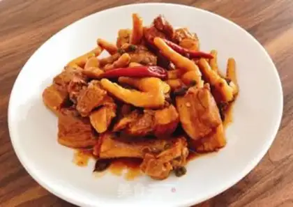 Make Red chicken claws with pork step 7