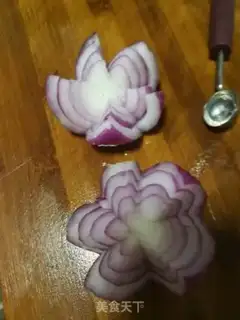 Make Onion Lotus step 1