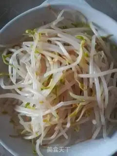 Make Hot pepper with green bean sprouts step 1