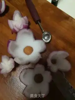 Make Onion Lotus step 3