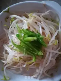 Make Hot pepper with green bean sprouts step 3
