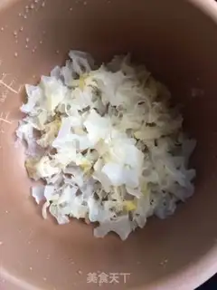 Make Silver bean ear soup step 1