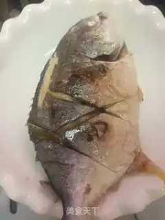 Make Tomato goldfish step 2