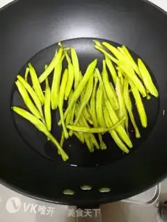 Make Beef shrimp noodles step 1