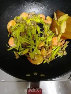 Make Beef shrimp noodles step 3