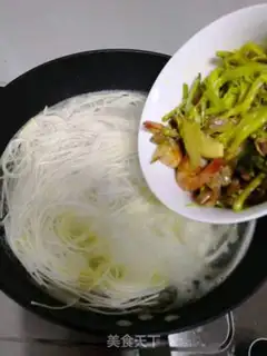 Make Beef shrimp noodles step 4