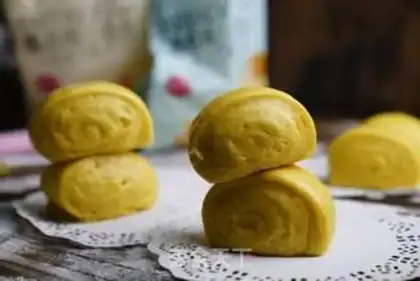 Make Pumpkin cut the buns step 9