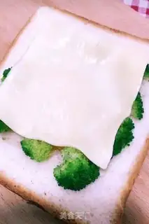Make Breakfast mini pizza step 5