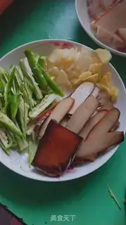 Make Pyramid fried eggs step 0