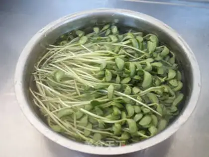 Make Clear the black bean seed step 1