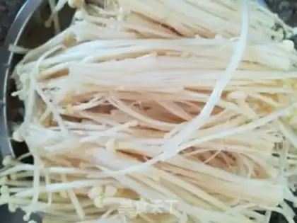 Make Frozen needle mushrooms step 1