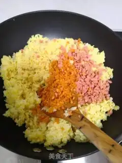 Make Breakfast egg fried rice step 4