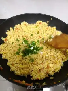 Make Breakfast egg fried rice step 5