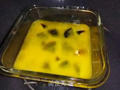 Make Three-coloured eggs step 7