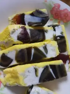 Make Three-coloured eggs step 8