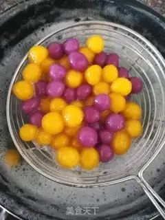 Make Colored pearls, black and pink step 1