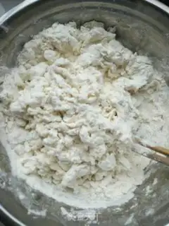 Make "Red sugar, black sesame varnish." step 1