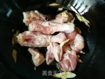 Make Toner chicken leg and mushroom step 1