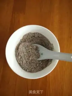Make "Red sugar, black sesame varnish." step 5