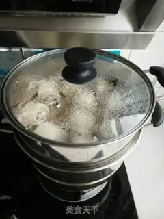 Make "Red sugar, black sesame varnish." step 12