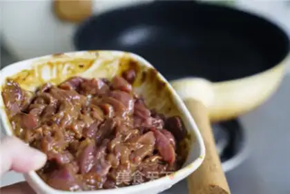 Make Black pepper beef mustard blue pasta step 5