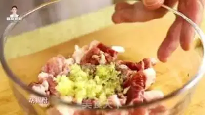 Make Hot cabbage and gravy step 0