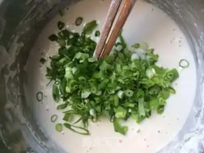 Make Onion eggcake step 2