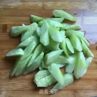 Make cucumber egg soup step 0