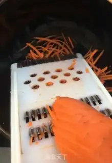 Make Carrot shrimp dumplings step 0