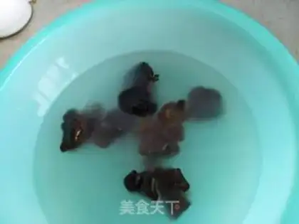 Make Red-oiled cucumber cocoon step 1