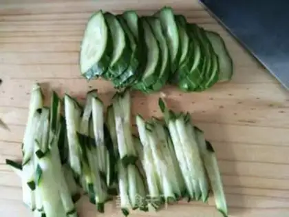 Make Red-oiled cucumber cocoon step 4