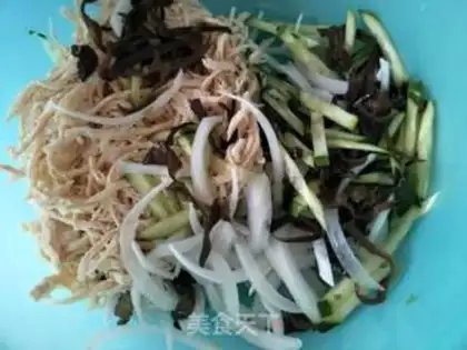 Make Red-oiled cucumber cocoon step 10