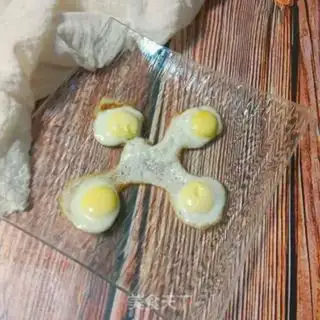 Make Fried quail eggs step 2