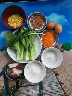 Make Five-colour green egg rolls step 0