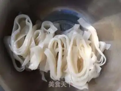 Make Paprika with noodles step 1