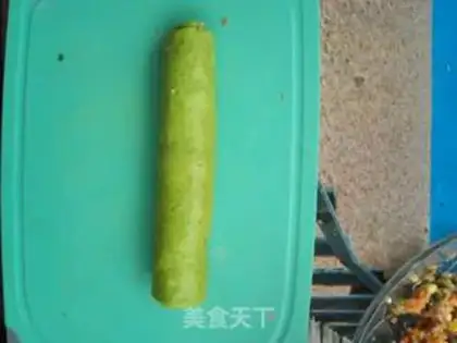 Make Five-colour green egg rolls step 9