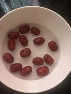 Make Snacks, red dates step 1