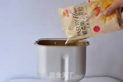 Make Goldy-tung-tong toast step 3