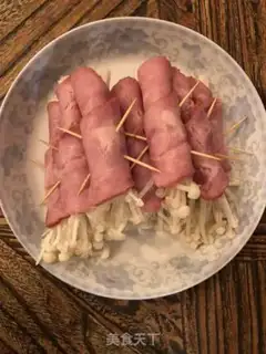 Make Gin and mushroom bacon rolls step 0